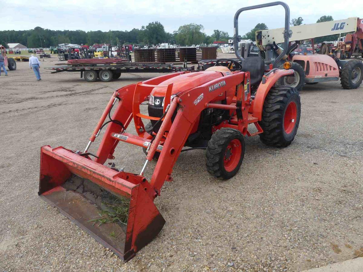 Kubota L3901 MFWD Tractor, s/n 71452: Rollbar, Front Loader w/ Bkt., Hydros