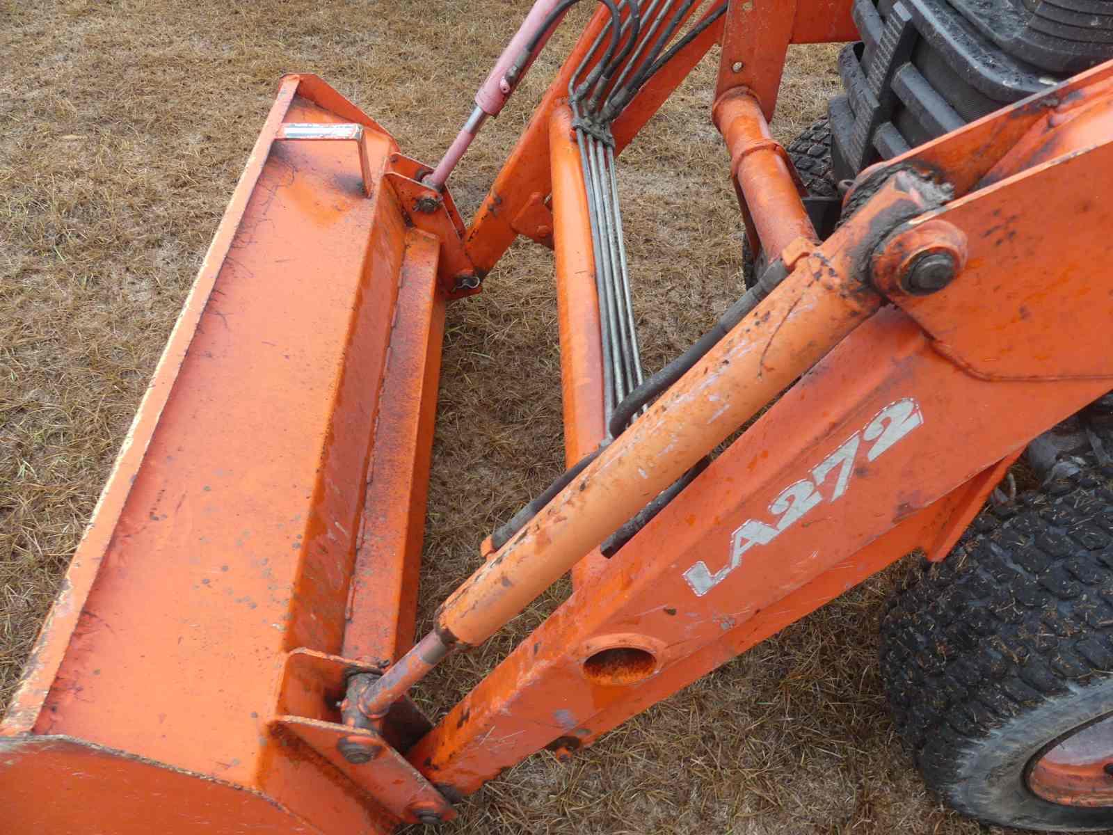 Kubota B7500 Tractor, s/n 63711: Loader, Meter Shows 1122 hrs