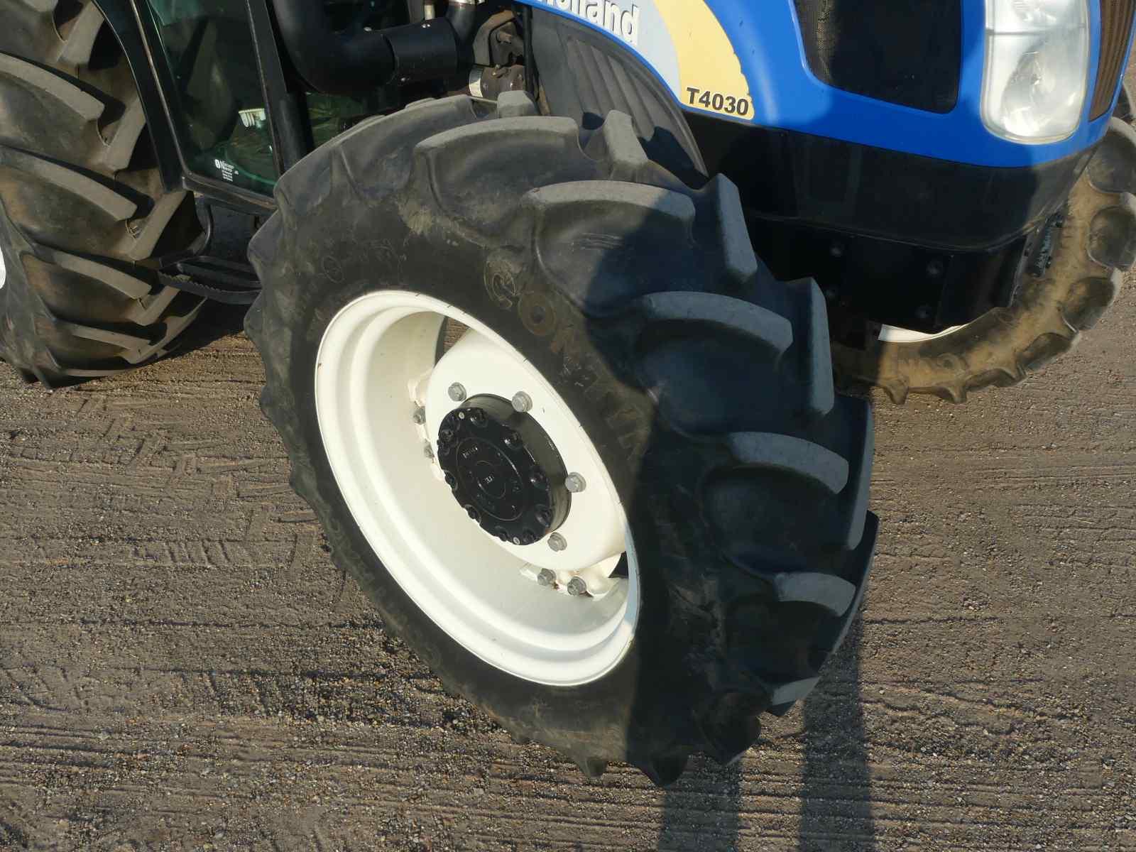 New Holland T4030 MFWD Tractor, s/n ZBJA20132: C/A, Meter Shows 1559 hrs