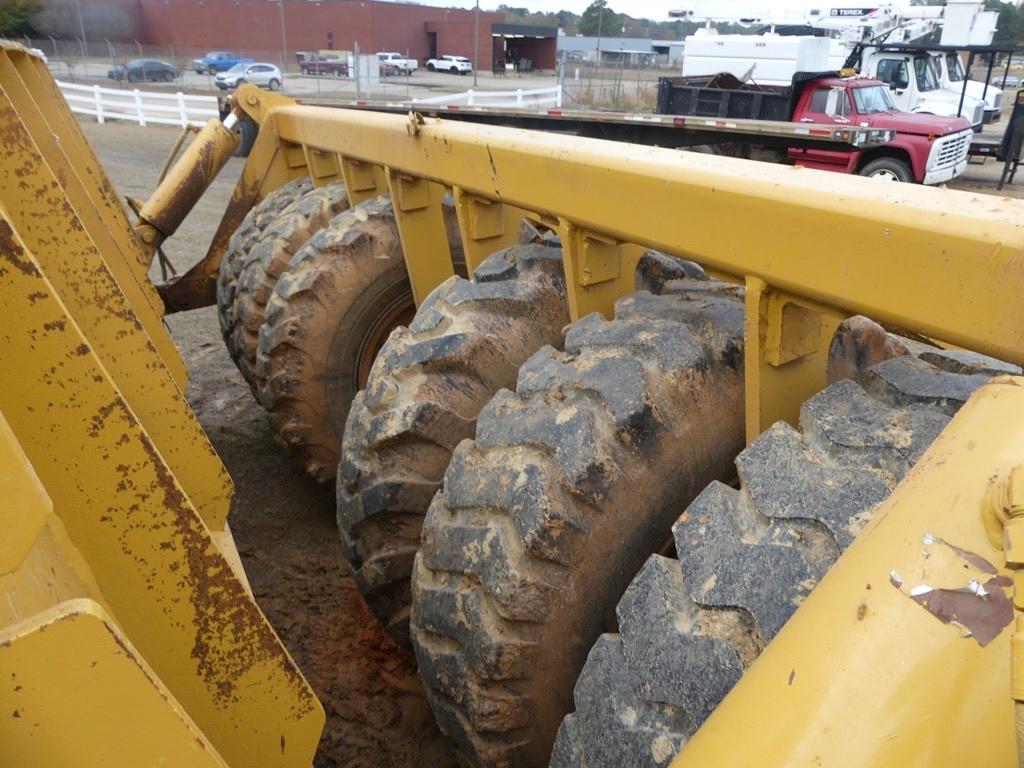 Cat 18-yard Scraper Pan: 4x14.00 Tires