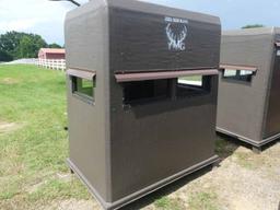 Dixie Deer Blind 4x6 Fiberglass Shooting House: w/ Carpet