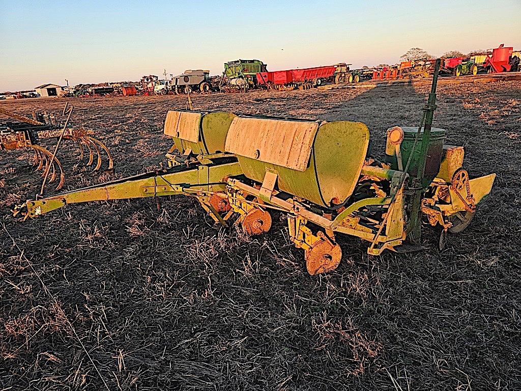 John Deere 71 4-row Planter: Tag 83406