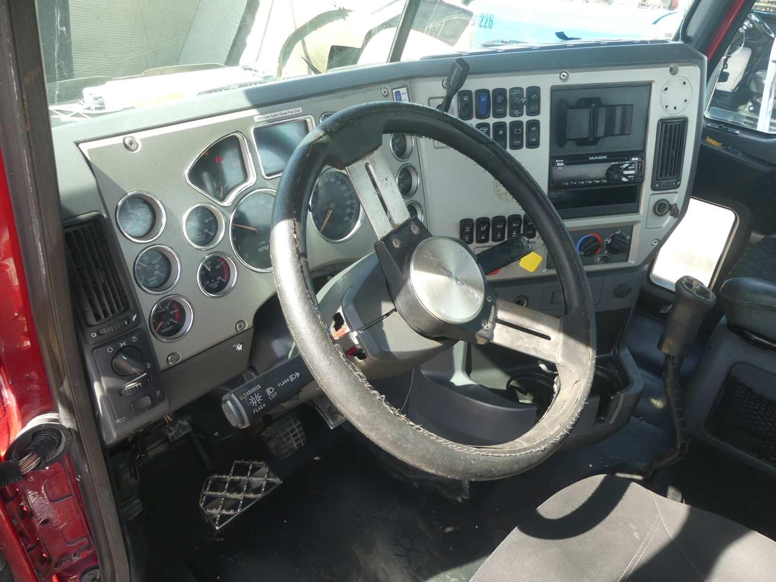 2016 Mack CHU613 Truck Tractor, s/n 1M1AN07Y5GM022046: T/A, Day Cab, Mack E
