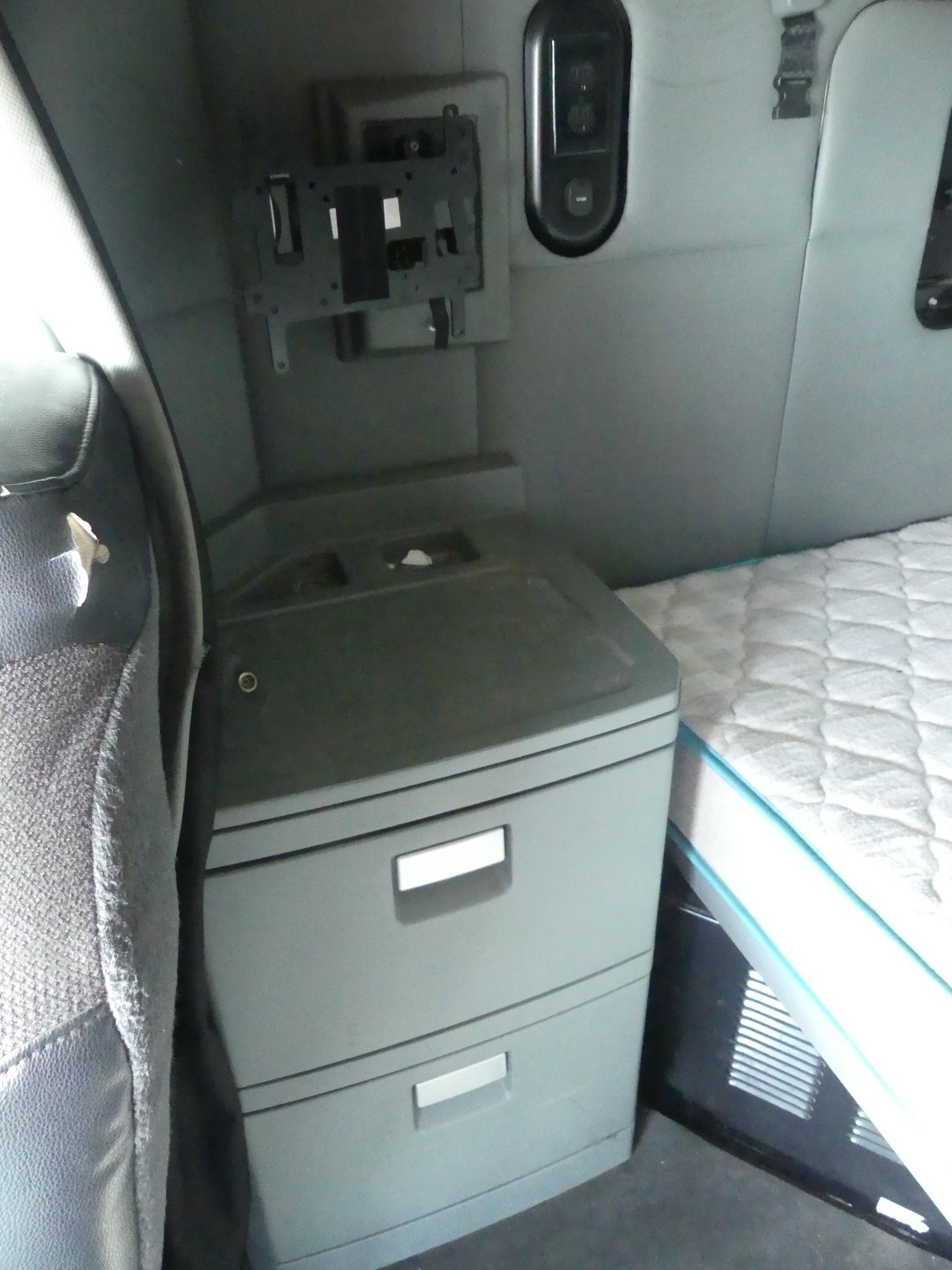 2016 Kenworth T680 Truck Tractor, s/n 1XKYDP9X9GJ129508: T/A, Stand Up Slee