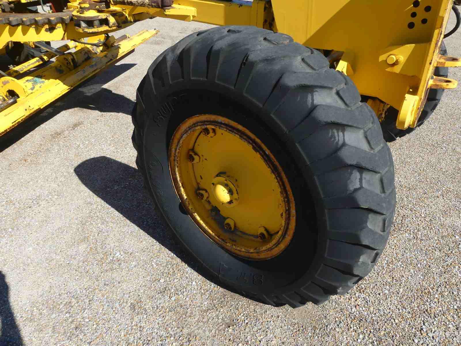 Champion 710A Motor Grader, s/n 157-553-18942-88: Cab, Tip Control, No Brak