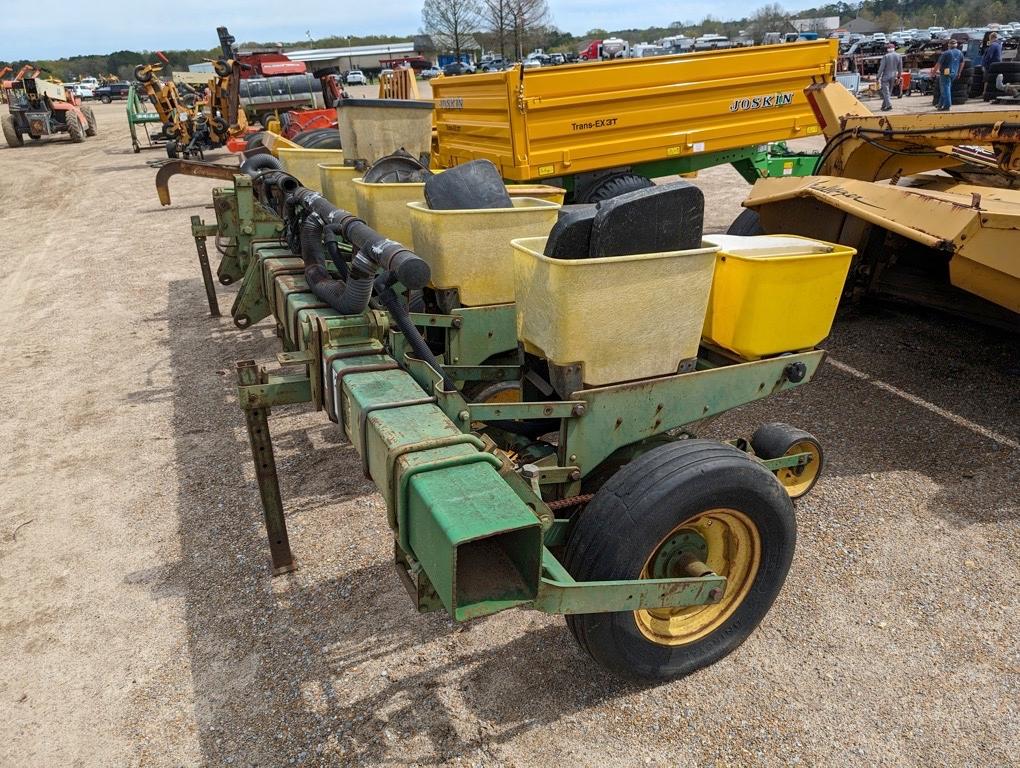 John Deere 7300 6-row Planter