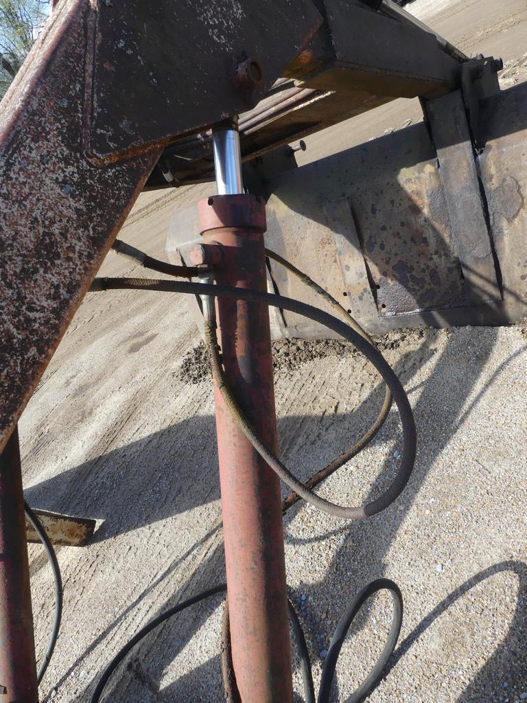 Loader and Canopy off IH 966