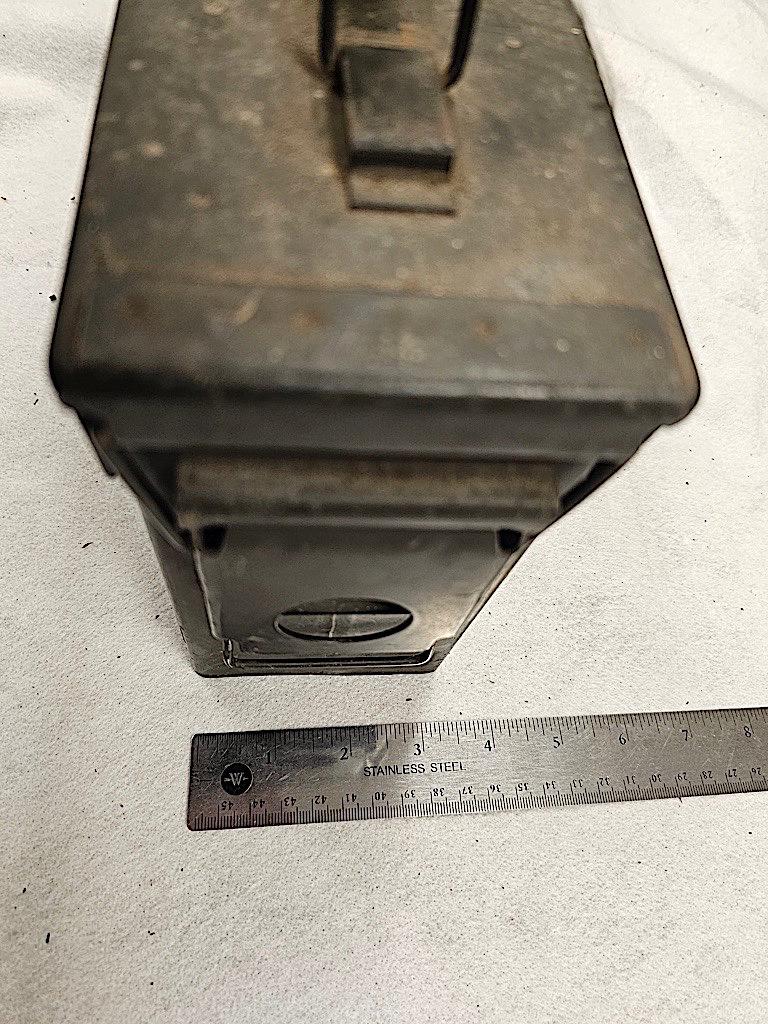 US MILITARY 200 ROUND AMMO CAN - MARKED 7.62 MM, NATO OM82