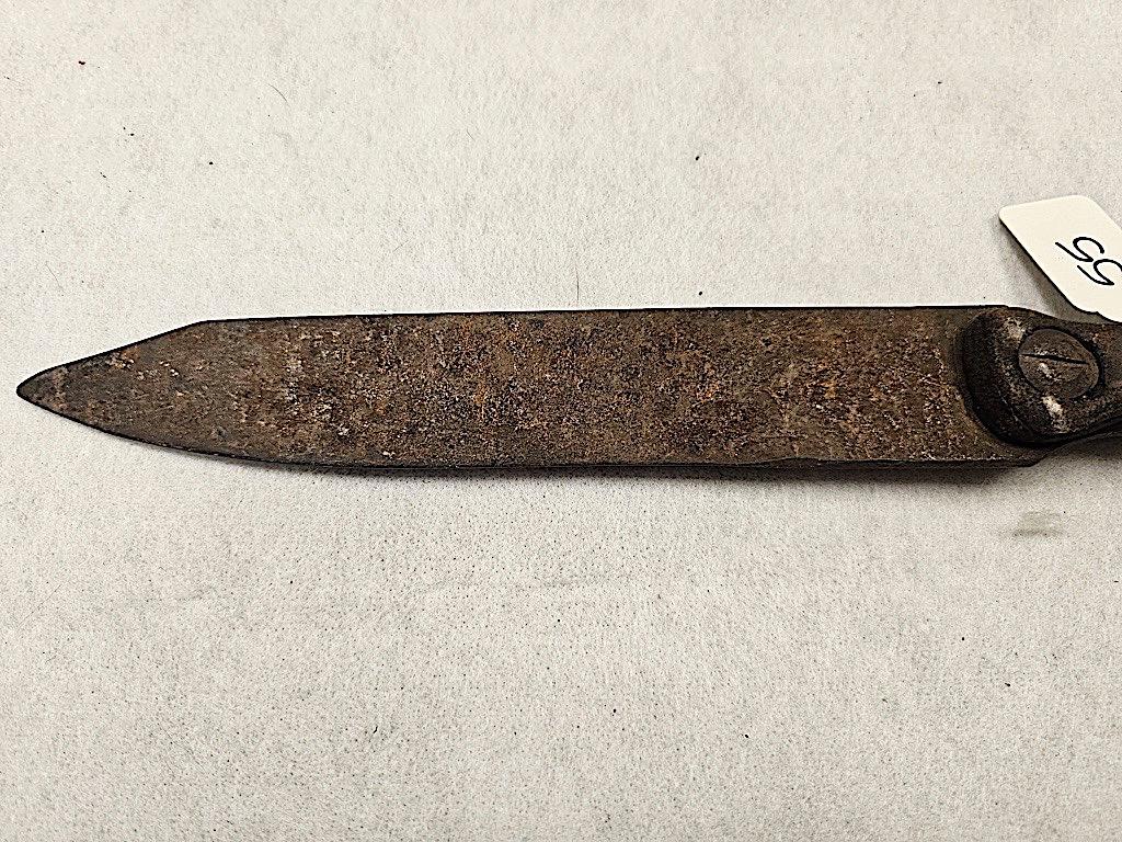 NO VISIBLE MARKINGS OLD KNIFE