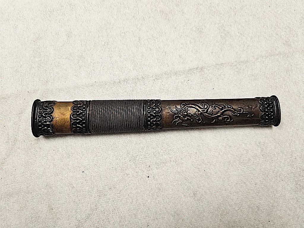 ORIENTAL STYLE KNIFE WITH METAL SHEATH