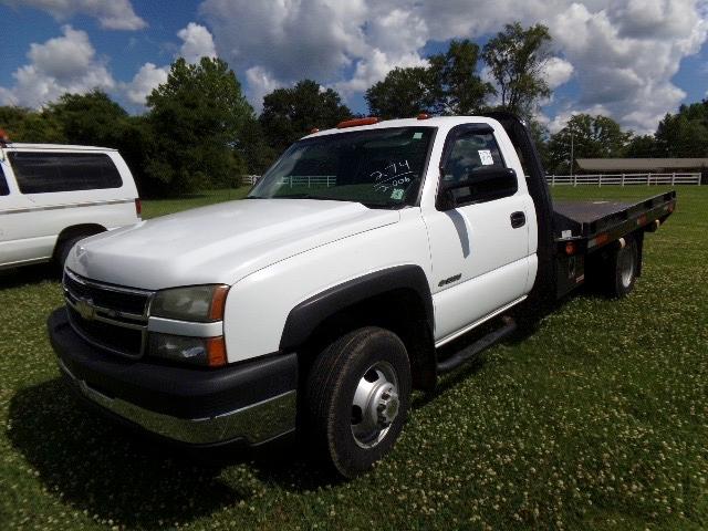 2006 Chevy 3500 Flatbed Truck, s/n 1GBJC34U26E162996: Reg. Cab, 6.0L Gas En