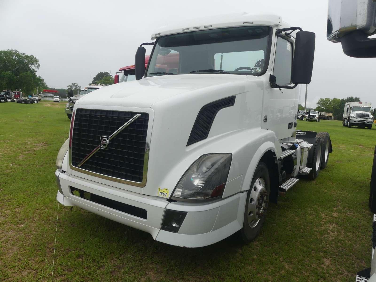 2015 Volvo VNL64300 Truck Tractor, s/n 4V4NC9EHXFN183732: Day Cab, D13 455h