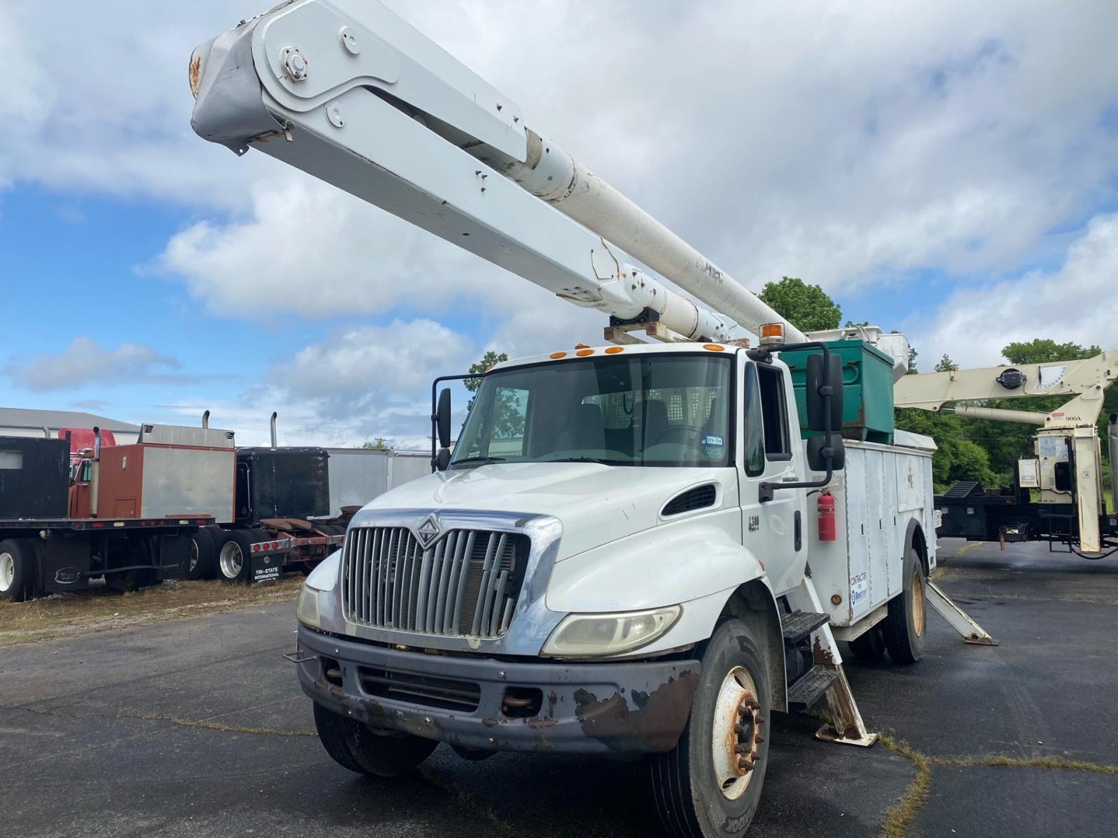 2007 International 4300 Bucket Truck, s/n 1HTMVAAN77H416891 (Selling Offsit