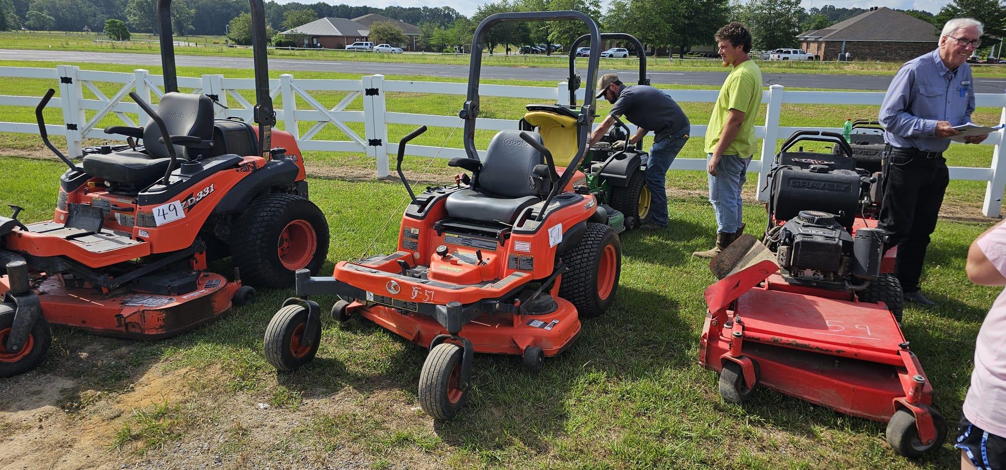 Kubota ZG222 Zero-turn Mower, s/n 12603: Meter Shows 897 hrs