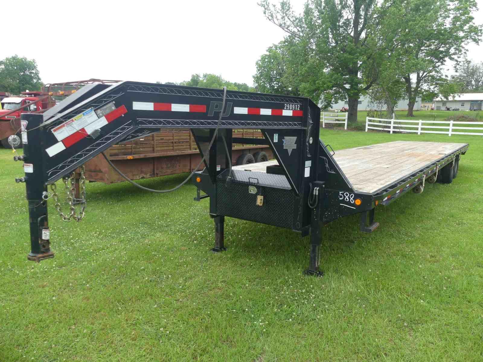 2015 PJ Trailers 40' Gooseneck Trailer, s/n 4P5FD4027F1231607: Ramps, T/A,