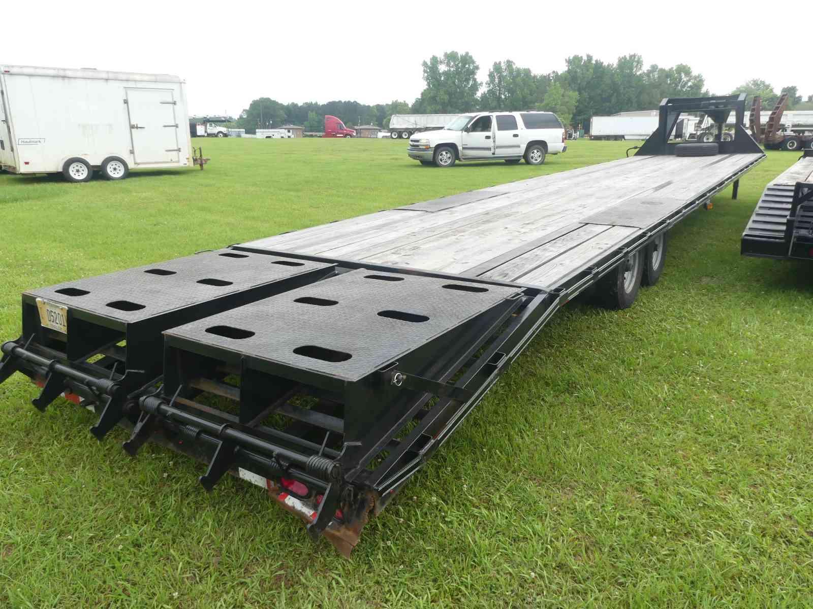 2022 Trailmax 40' Gooseneck Trailer, s/n 4T93H4024NM402305: Dovetail, Ramps