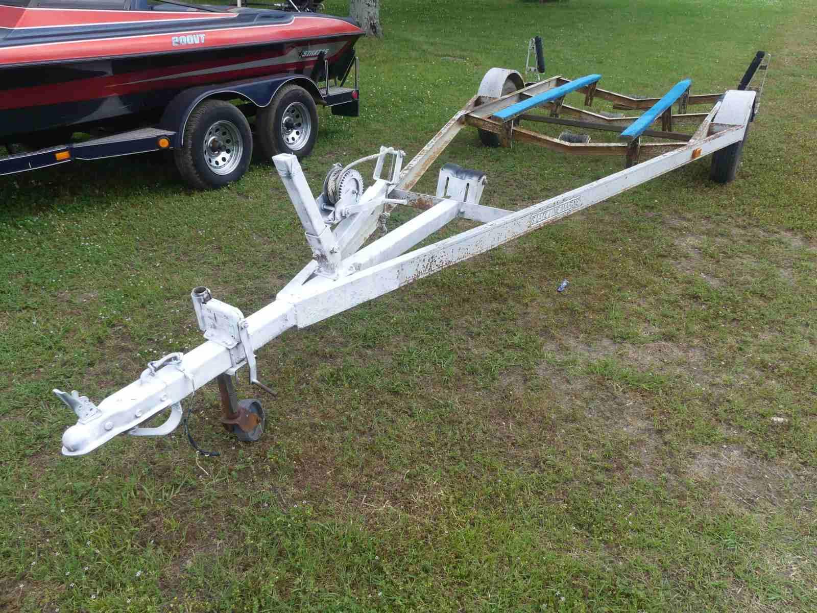 17' Boat Trailer: Bumper-pull