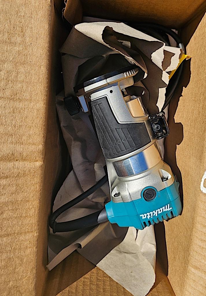 Makita 1 1/4hp Compact Router