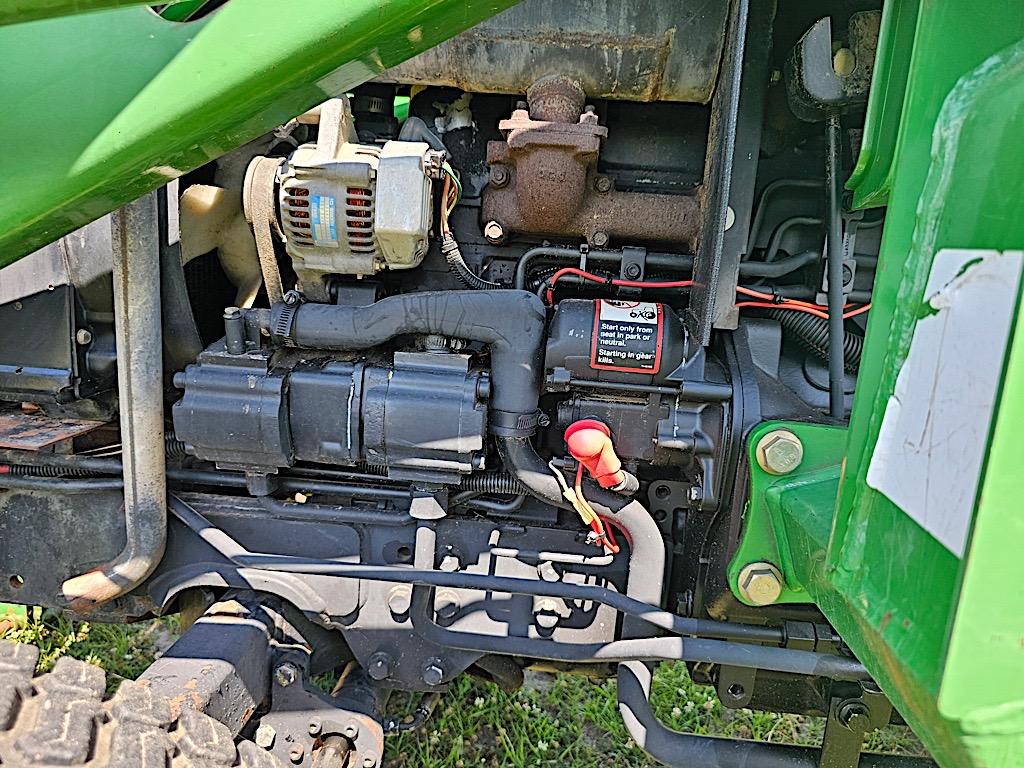 John Deere 4200 Tractor, s/n LV4200H323347: 2wd, Rollbar Canopy, JD 420 Loa