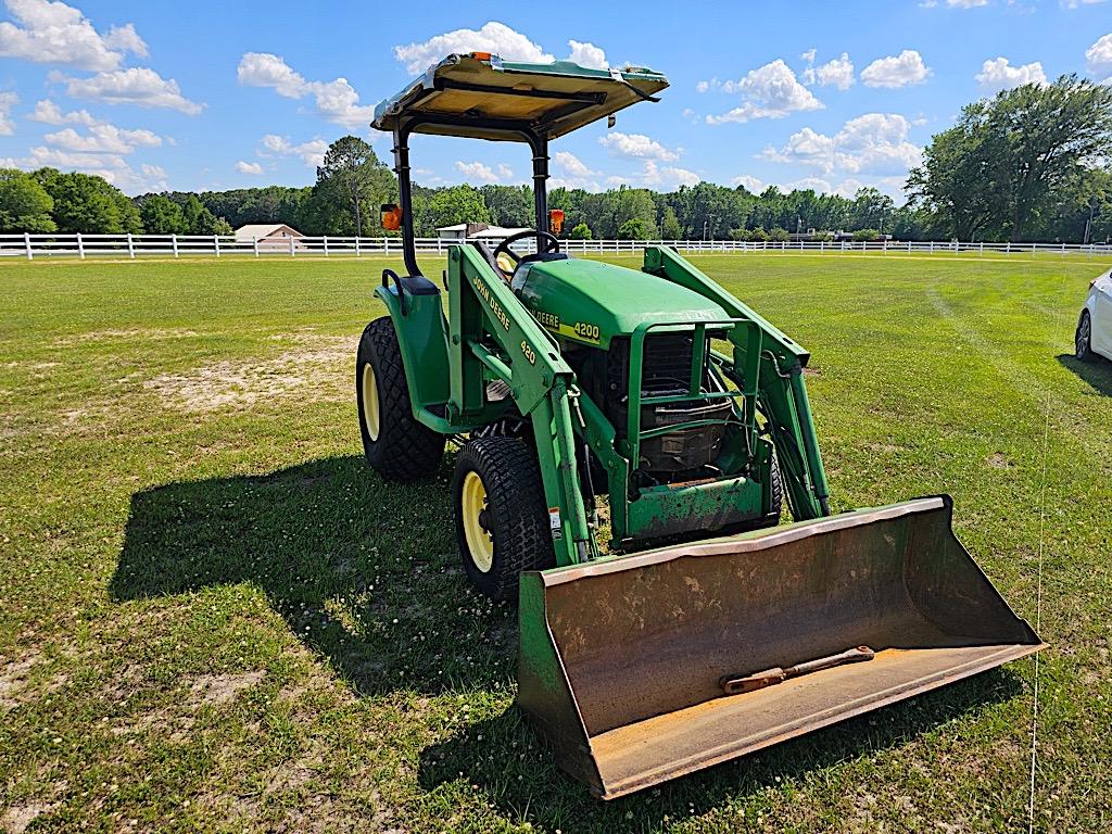 John Deere 4200 Tractor, s/n LV4200H323347: 2wd, Rollbar Canopy, JD 420 Loa