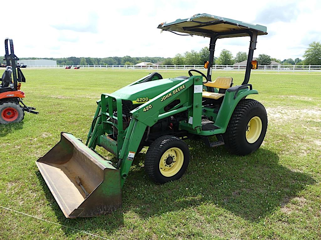 John Deere 4200 Tractor, s/n LV4200H323347: 2wd, Rollbar Canopy, JD 420 Loa