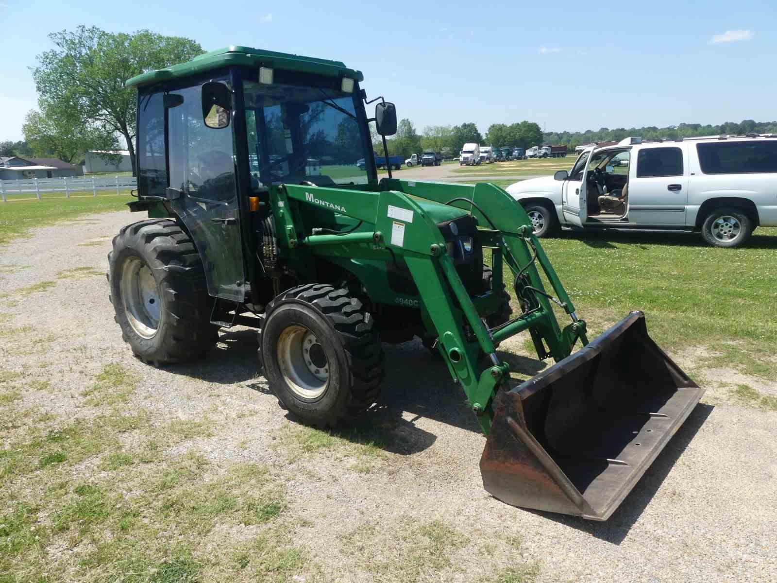 Montana 4940 MFWD Tractor, s/n 2173C4AE0055: Encl. Cab, Loader, Meter Shows