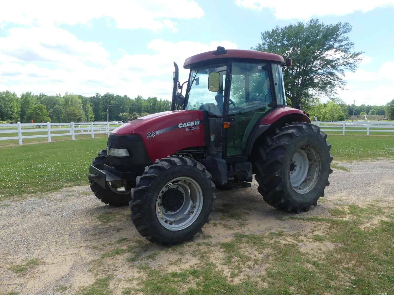 CaseIH Farmall 95 MFWD Tractor: Encl. Cab, Meter Shows 2482 hrs