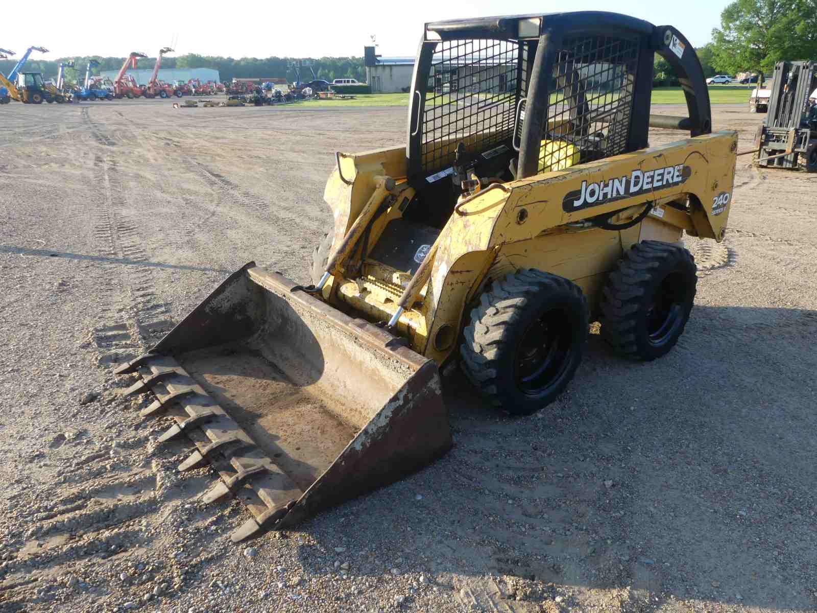 John Deere 240 Skid Steer, s/n T00240A931618: Canopy, GP Bkt., Rubber-tired