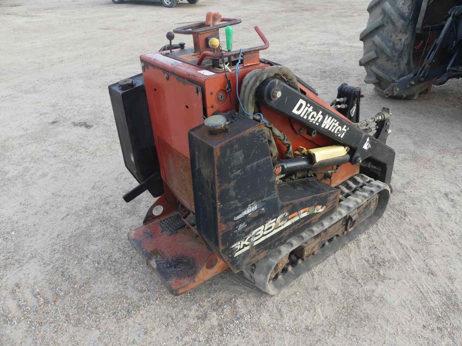 Ditch Witch SK350 Walk-behind Skid Steer, s/n 0000323: Rubber Tracks