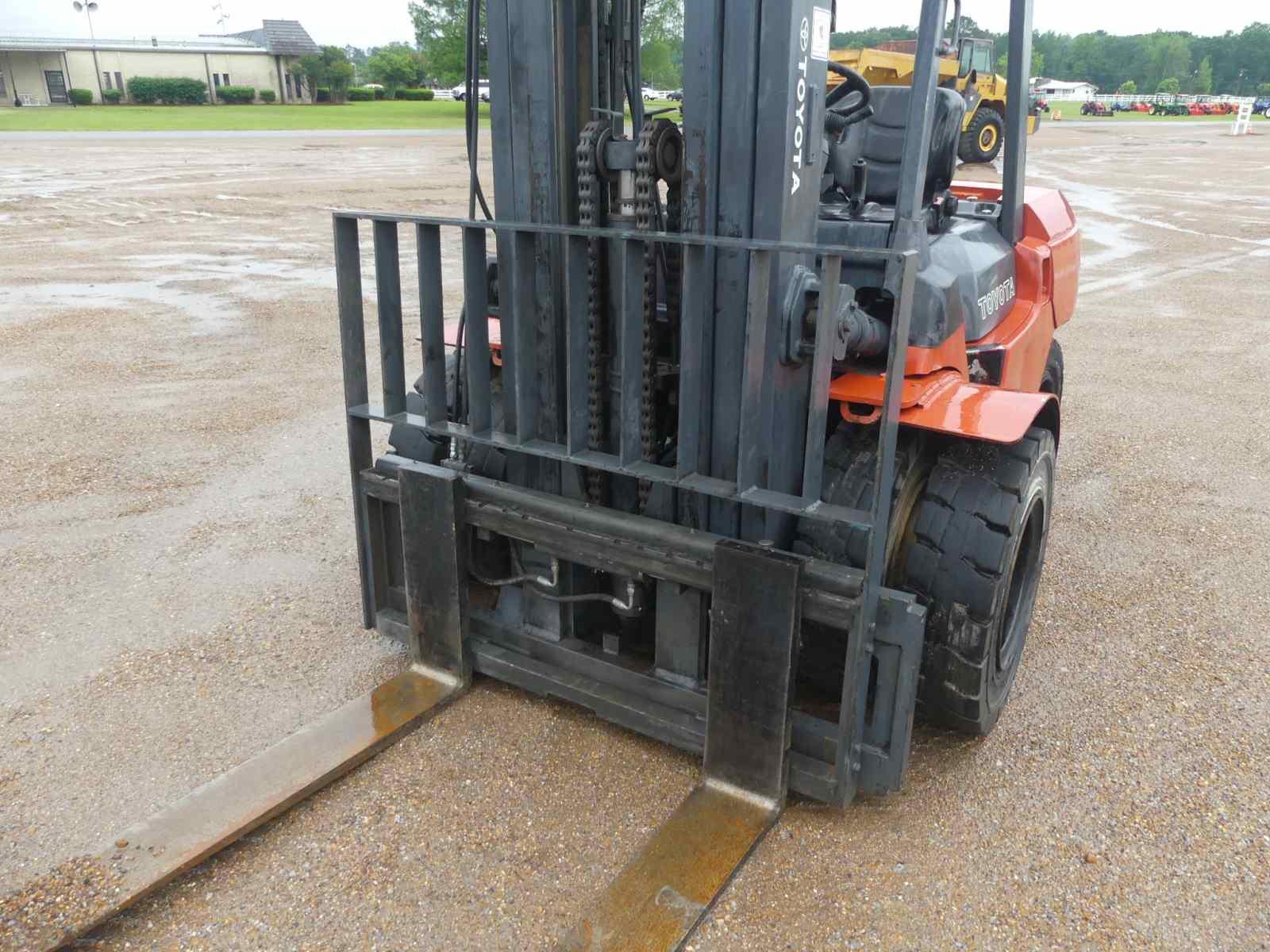 Toyota 7FGU45 Forklift, s/n 60323: Canopy, Diesel Eng., Dual Drive Tires, T