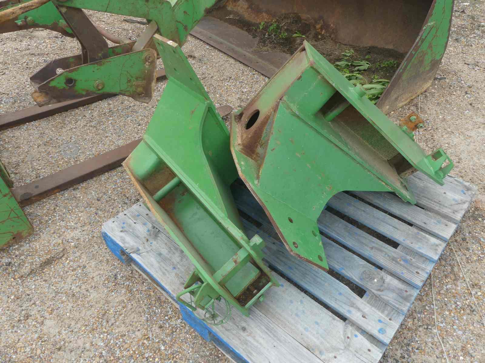 John Deere 740 Loader, s/n W00740C0301690 w/ Mounting Brakcet, JD Pallet Fo