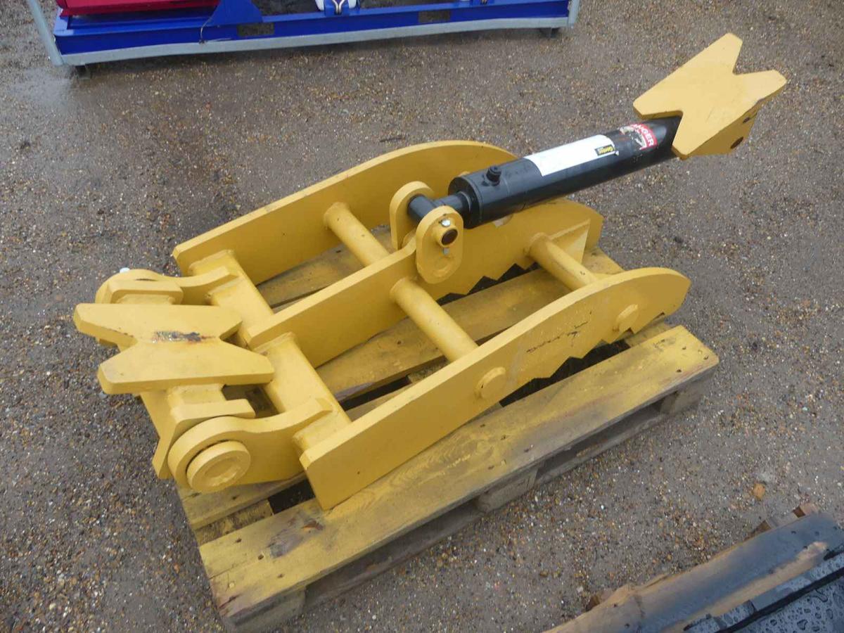 Unused Gentec HT2650 Hydraulic Thumb: fits Excavator up to 50000 lb.