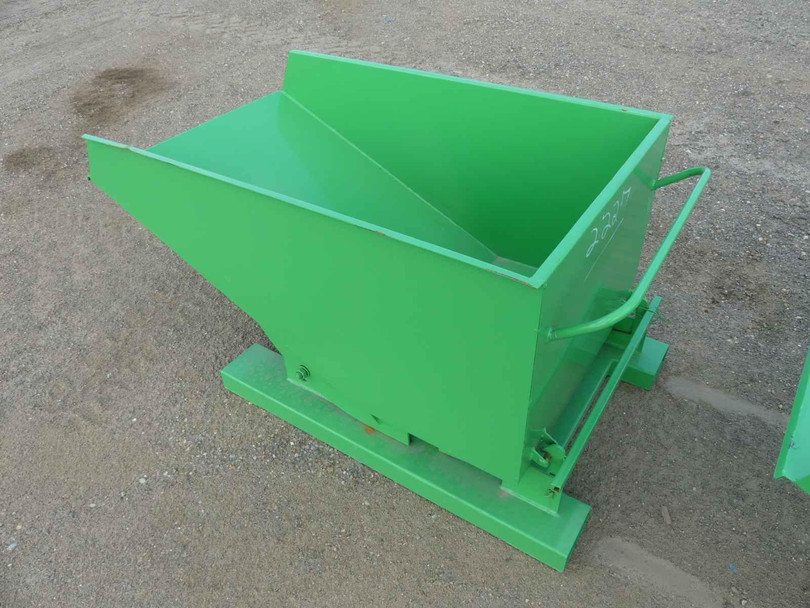 Self-dumping Hopper