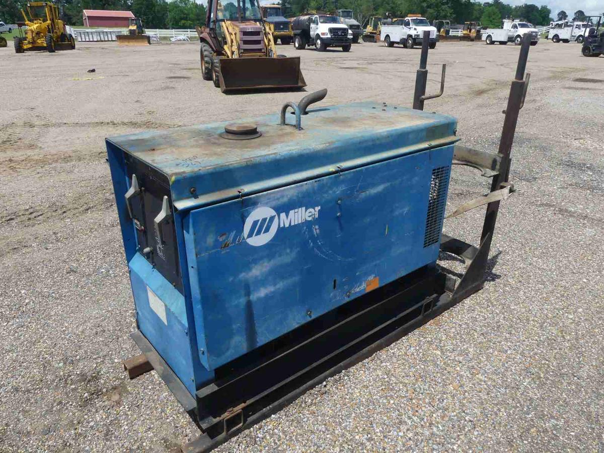 Miller Big Blue 251D Welder: Diesel Eng., Meter Shows 2843 hrs