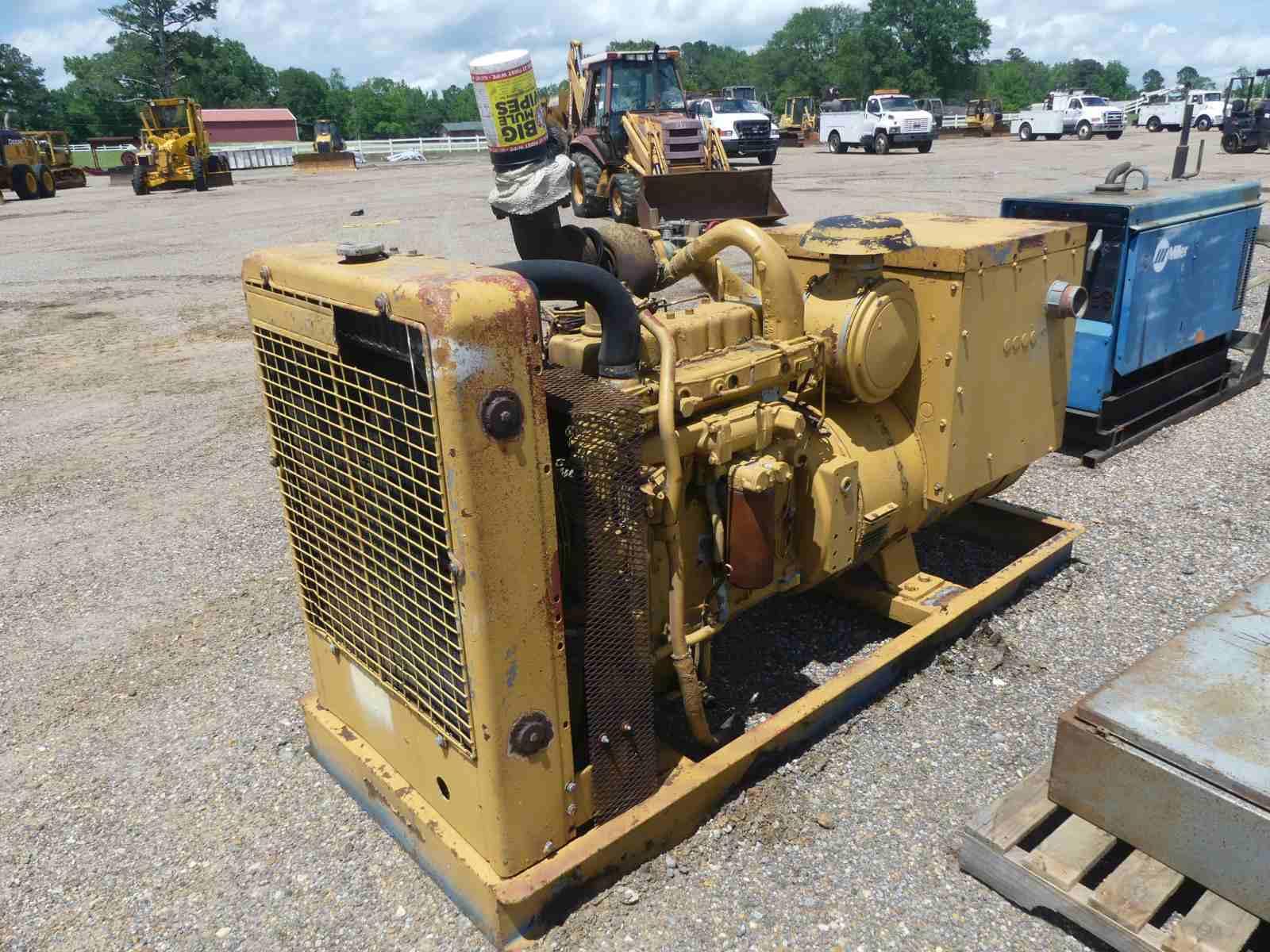 Cat SCR4 100KW Generator w/ Control Panel: Cat 3304 Diesel Eng., 3-phase