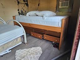 Metal Container w/ A/C and Beds
