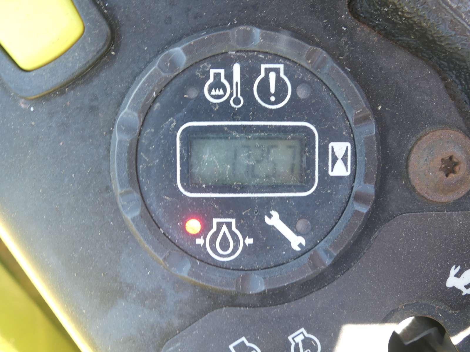 John Deere Z950M Zero-turn Mower, s/n 1TC950MGCGT040740: Meter Shows 1725 h