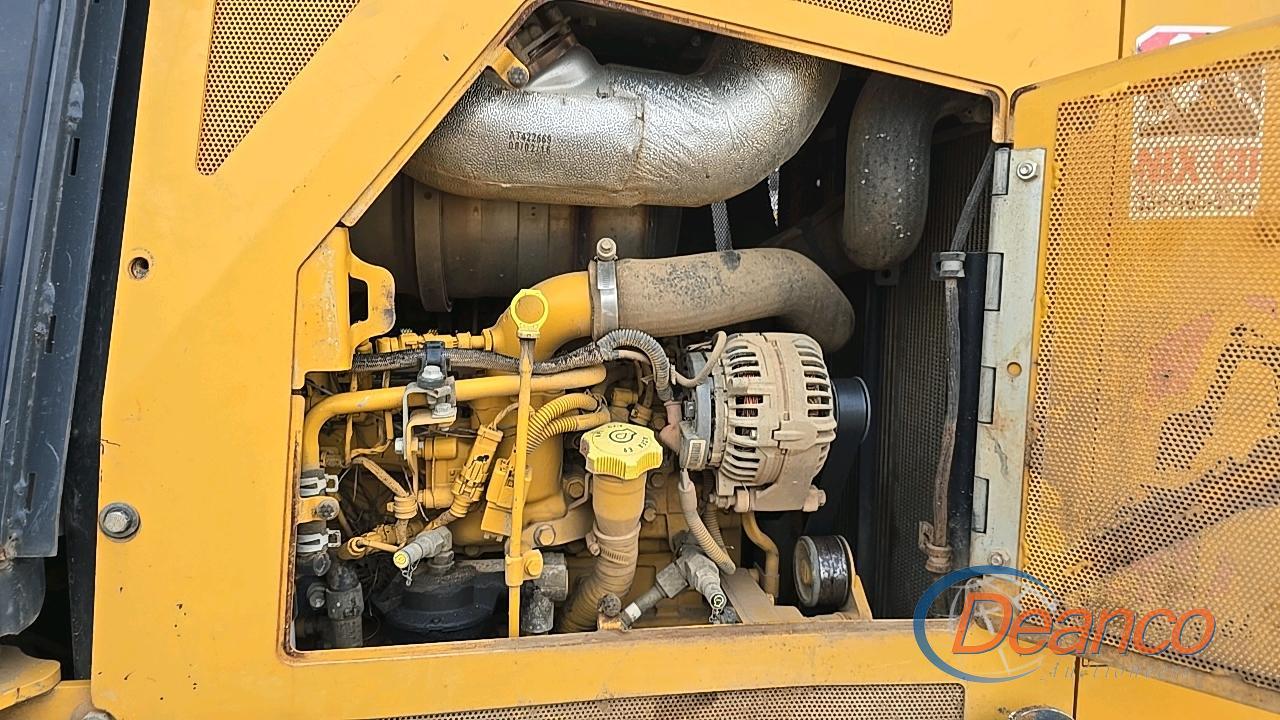 John Deere 550K LGP Dozer, s/n 302244: C/A, Forestry Cage, Sweeps, 6-way Blade, Meter Shows 4869 hrs