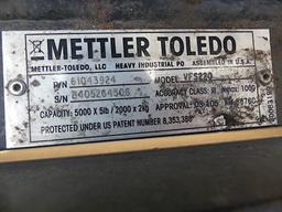 Forklift Mast w/ Mettler Toledo VFS220 Scale System, s/n B405264306 (Wareho