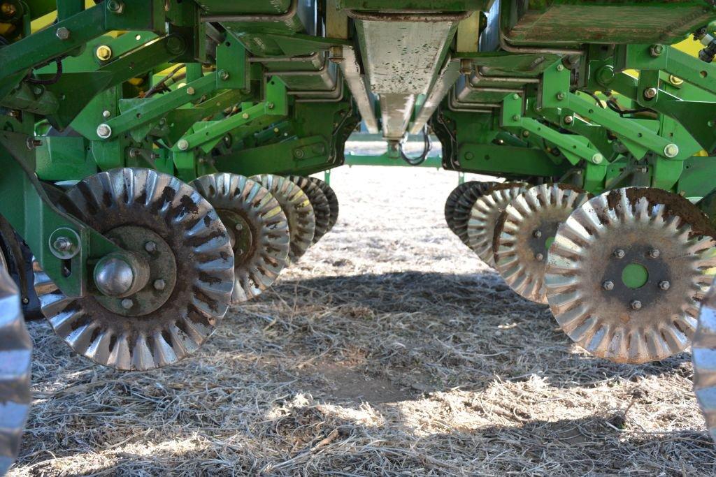 2010 John Deere 1770nt Planter; 16 Row 30 Inch; Max Emerge Xp Row Units; Fi