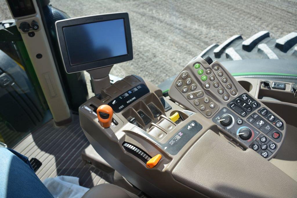 2011 John Deere 8360r Tractor W/ 5 Hydraulic Outlets, Premium Cab, Ivt Tran