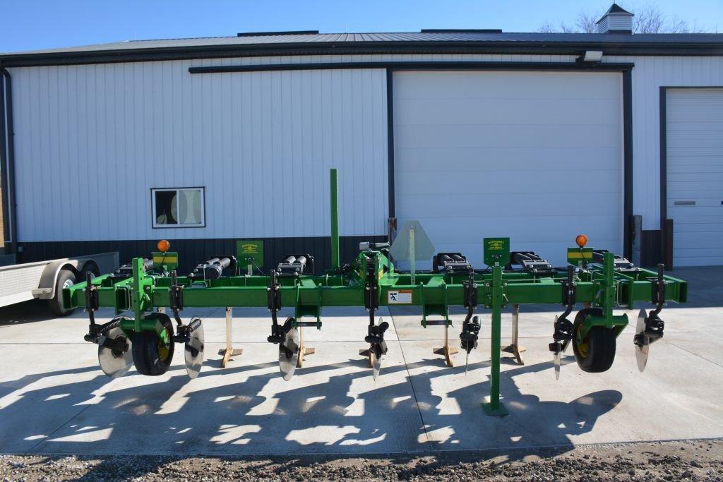 2013 - 2100 Inline Ripper, 17 Ft., 6 In. 7-shank Min. Till, Used Very Littl