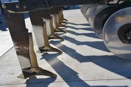 2013 - 2100 Inline Ripper, 17 Ft., 6 In. 7-shank Min. Till, Used Very Littl