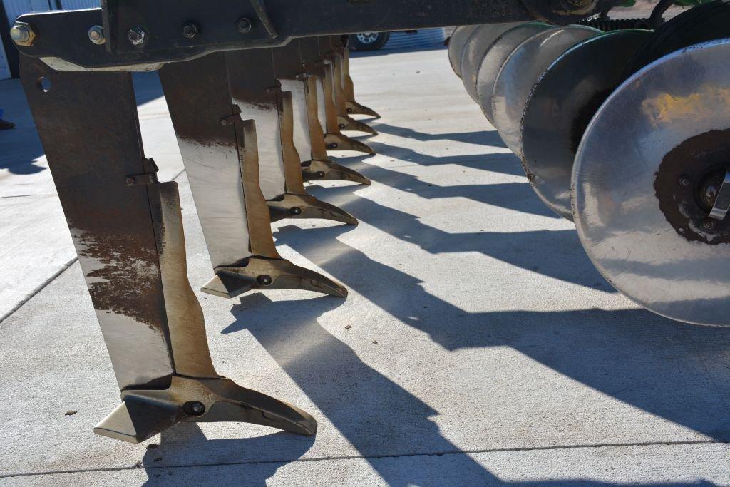 2013 - 2100 Inline Ripper, 17 Ft., 6 In. 7-shank Min. Till, Used Very Littl