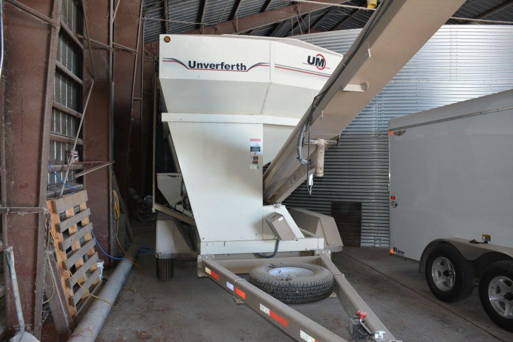 2012 Unverferth 2750 Bulk Seed Tender, 8 In. - 18 Ft. Conveyor, Honda Engin