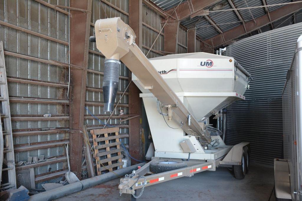2012 Unverferth 2750 Bulk Seed Tender, 8 In. - 18 Ft. Conveyor, Honda Engin