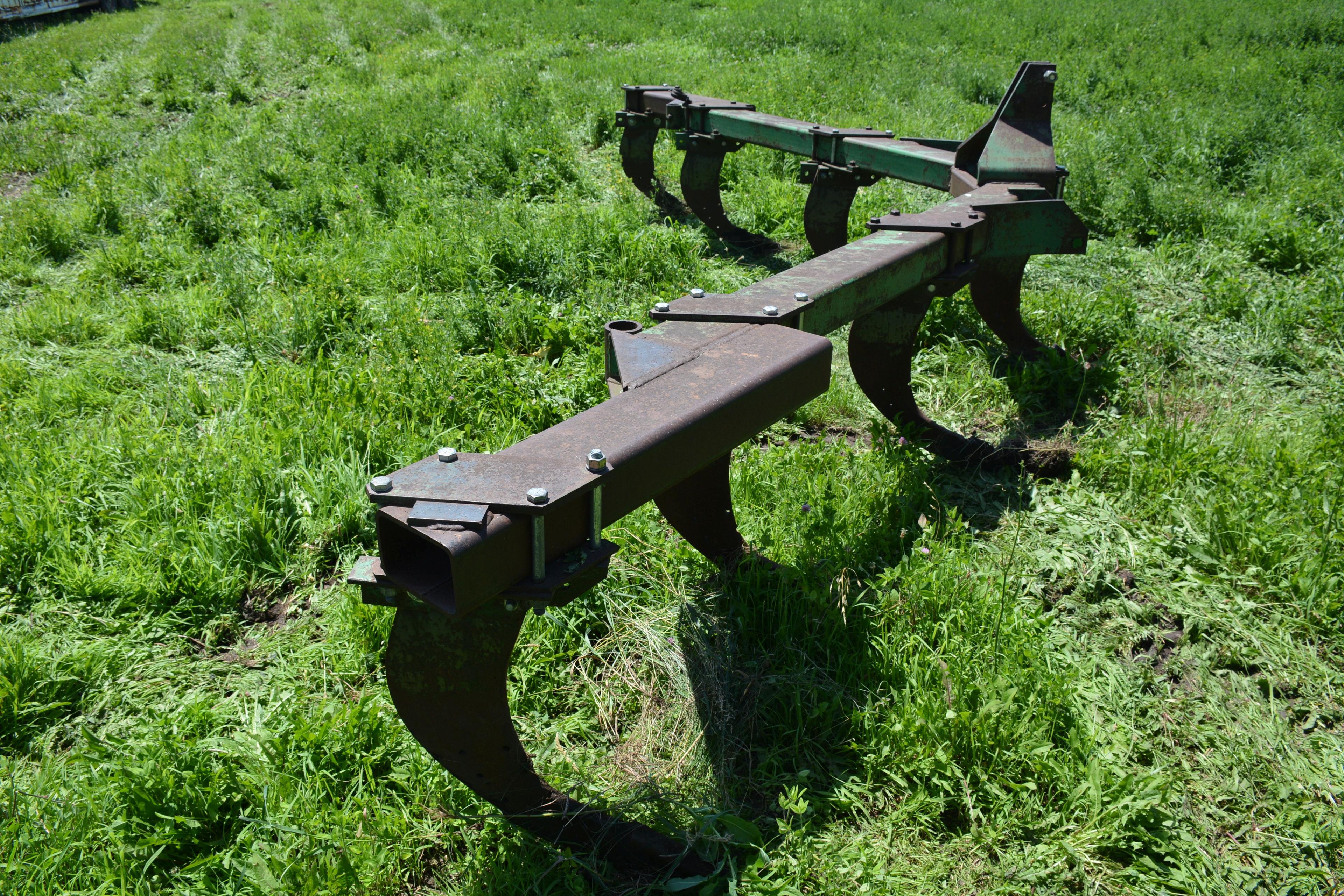 John Deere V Ripper, 7 Shank, 3point
