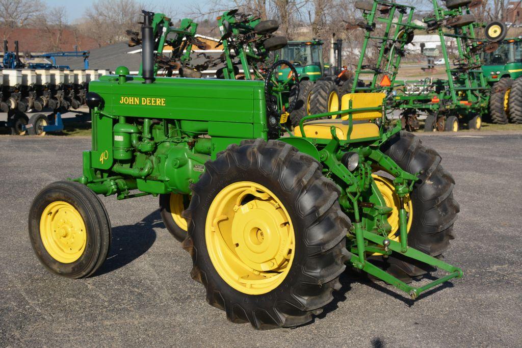 1954 John Deere 40, Runs Good, Great Shape, Front Factory Weight, Factory Wide Front, Clam Shell Fen