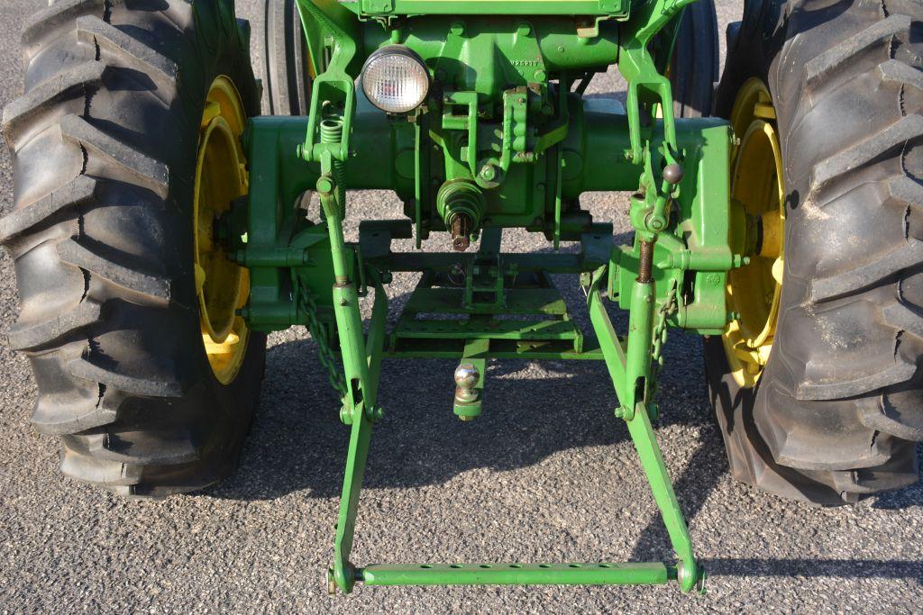 1954 John Deere 40, Runs Good, Great Shape, Front Factory Weight, Factory Wide Front, Clam Shell Fen