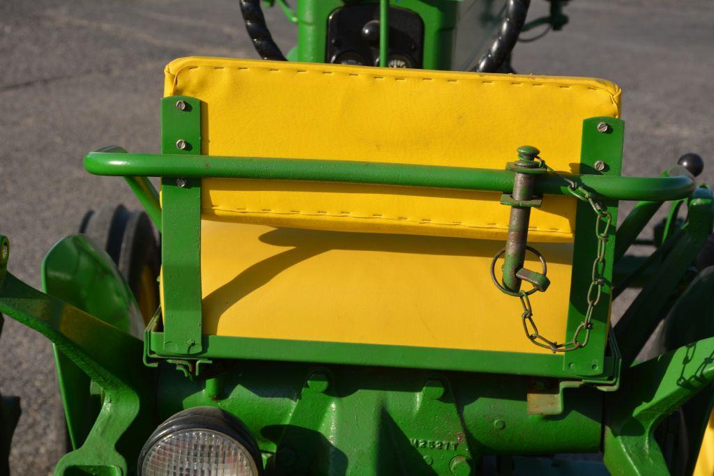 1954 John Deere 40, Runs Good, Great Shape, Front Factory Weight, Factory Wide Front, Clam Shell Fen
